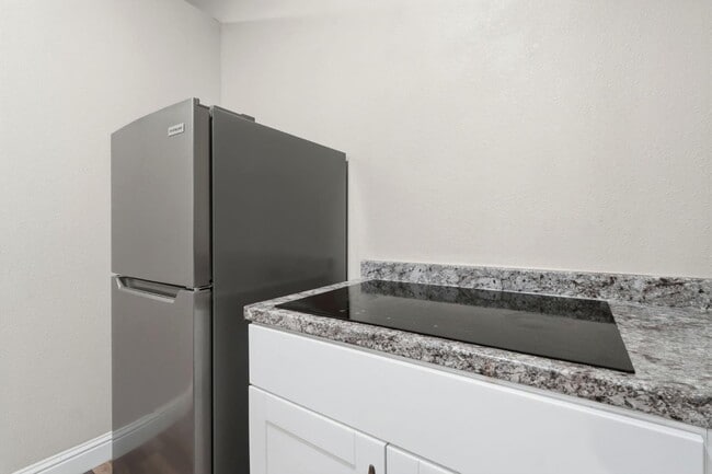 Building Photo - 910 Kaweah St