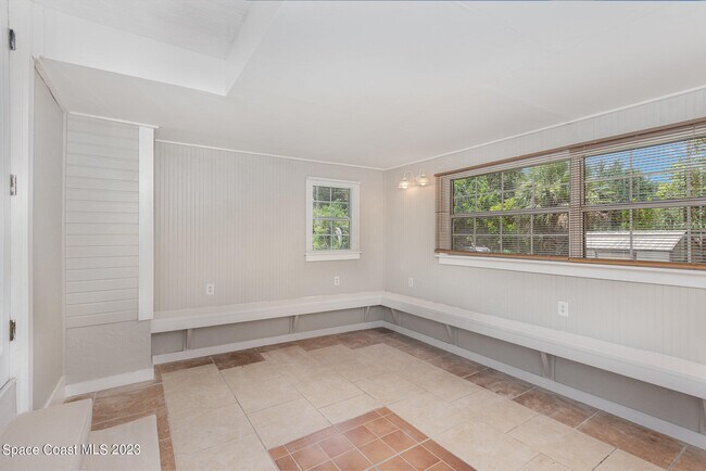 Building Photo - 2620 Redwood Ave