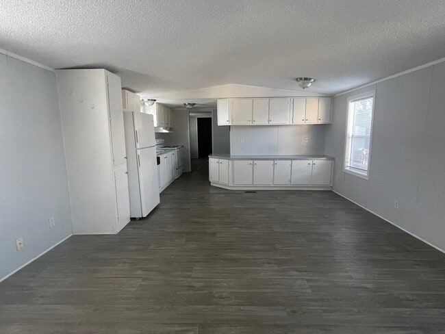 Building Photo - 5012 Shoreline Cir W