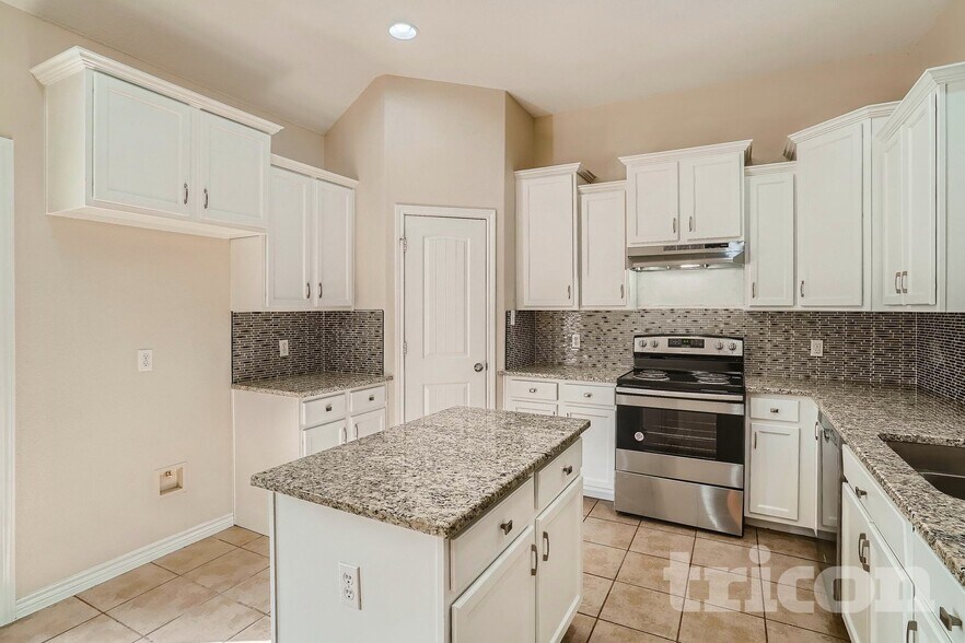 Building Photo - 214 Bob White Dr