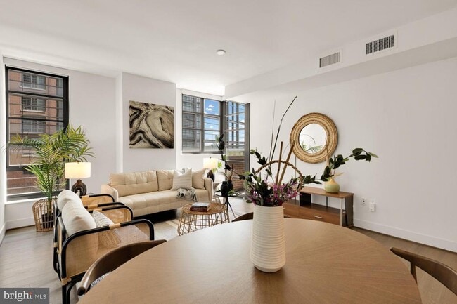 Building Photo - 45 Sutton Square SW