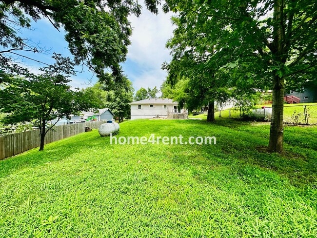 Building Photo - Fantastic Parkville area with Updated Kitchen including Granite Counters and Stainless Steel Appl...