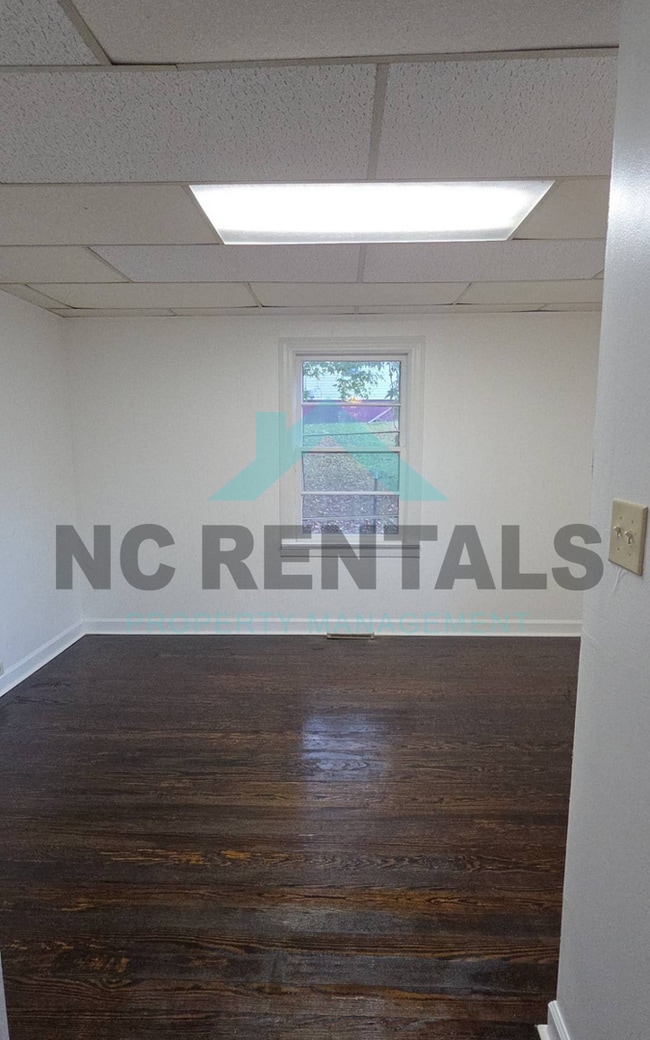 Building Photo - 721 Davis St