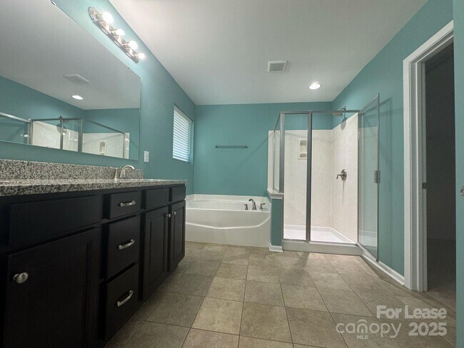 Building Photo - 2202 Laurens Dr