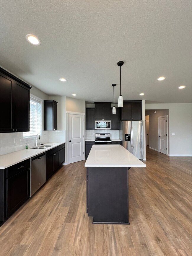 Building Photo - Newer Construction Home in Mae Valley!