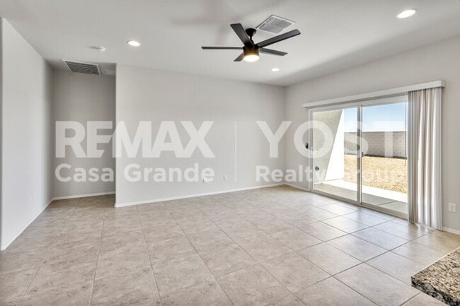 Building Photo - Modern Home with Half off move in special!