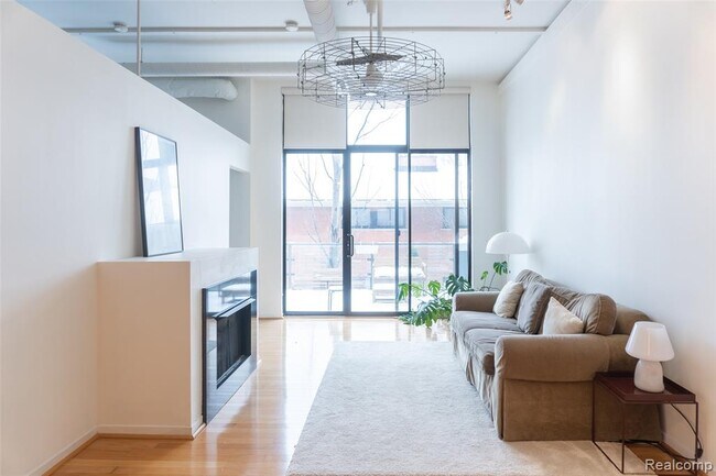 Building Photo - 100 N Center St