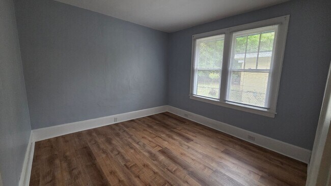 Building Photo - Affordable 3 Bed in Jacksonville. Bonus Room. Fenced in yard. Garage + Modern Bathroom