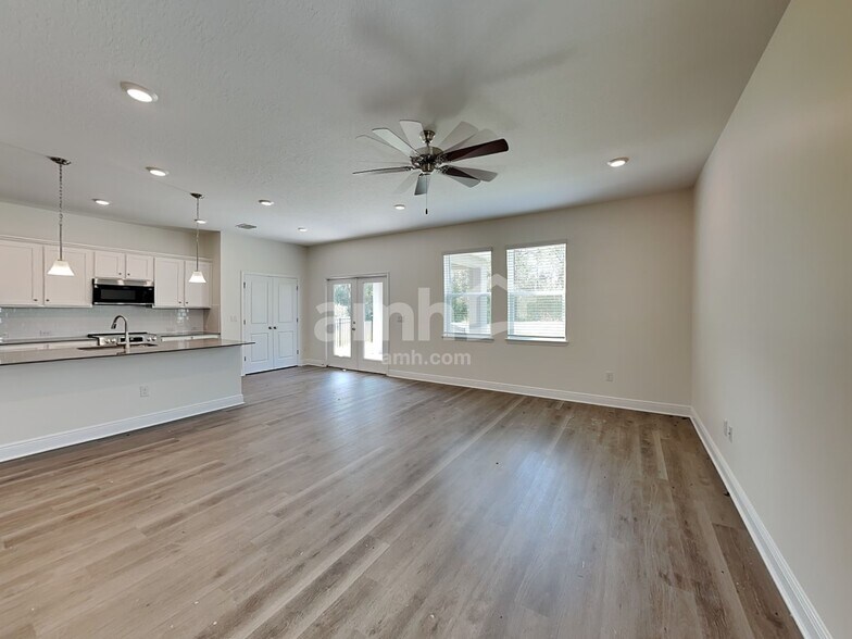 Building Photo - 27070 St Andrews Ave