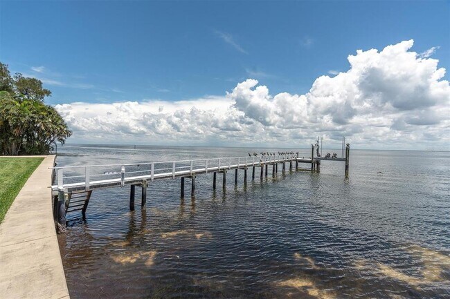 Building Photo - 5810 Bahama Shores Dr S