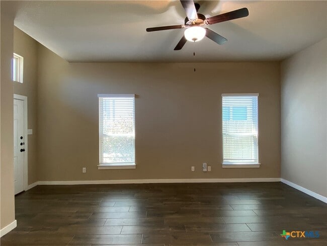 Building Photo - 2213 Avery Village