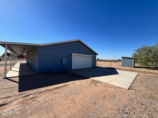 Building Photo - 4552 N Loring Rd