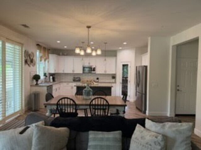 Building Photo - Spacious 4 Bedroom Home with Outdoor Entertaining Space
