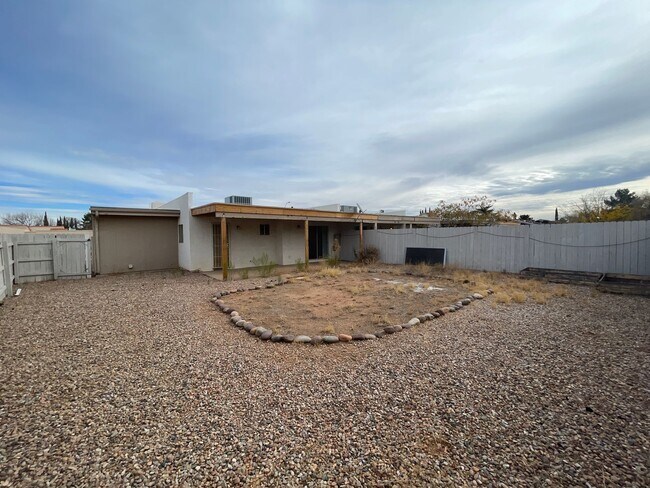 Building Photo - Plaza Oro Loma Fourplex