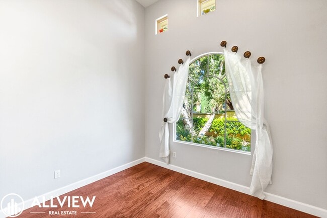 Building Photo - Stunning 3 Bedroom, 2.5 Bath in Sought-After Woodbury Community