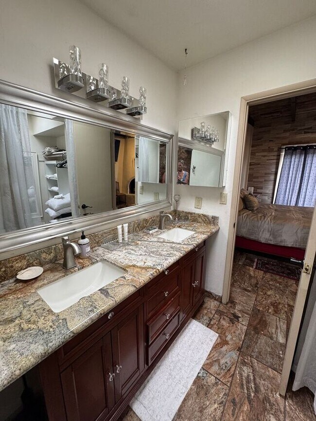 Building Photo - 4030 E Camino de la Bajada