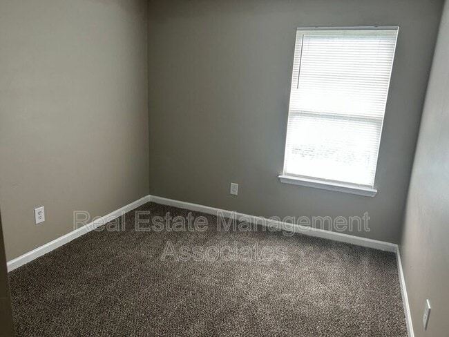Building Photo - 1733 Carrington Dr