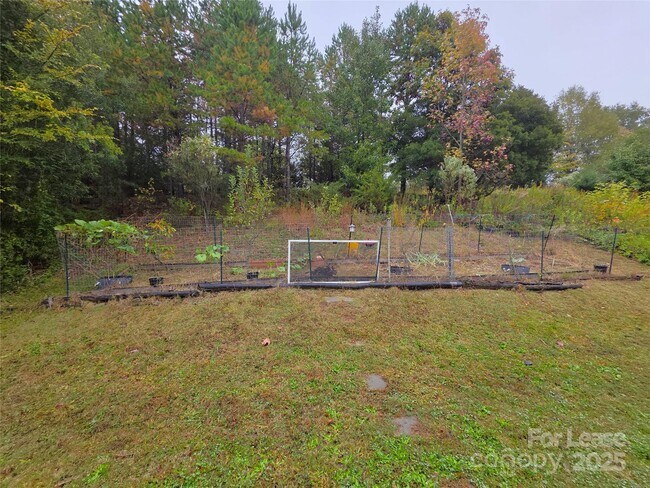 Building Photo - 3000 Old Ironside Dr