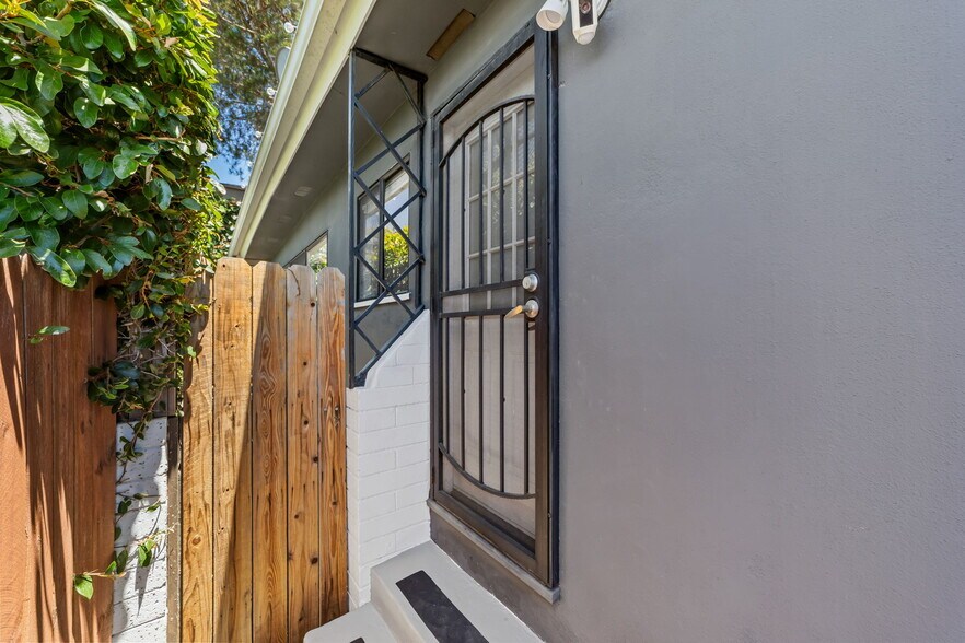 Building Photo - 4759 Baylor Dr