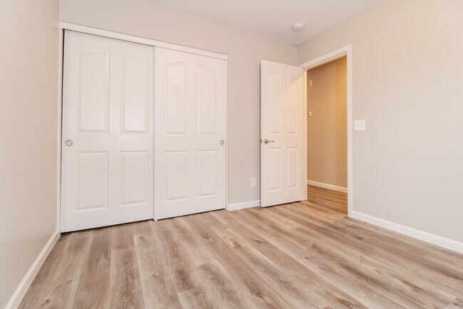 Building Photo - 9411 W Eaton Rd