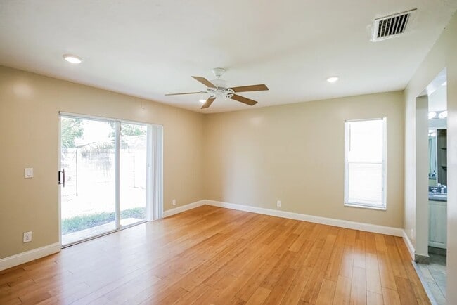 Building Photo - 12611 SW 7th Pl