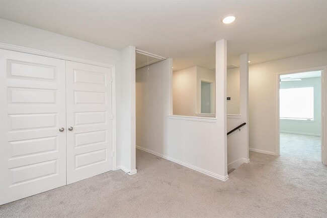 Building Photo - 27943 Western Crk Ct