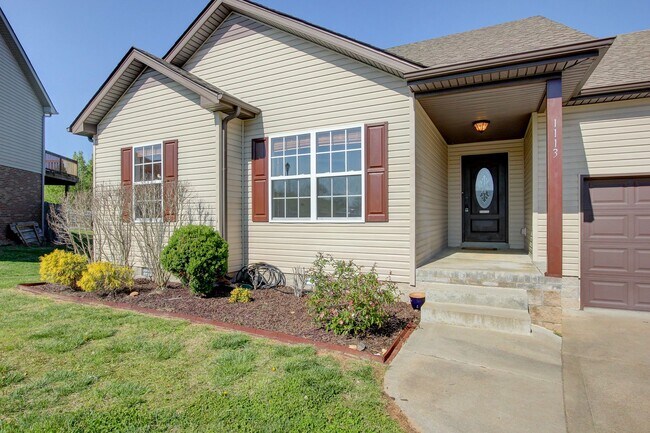 Building Photo - Sweet 3 bed 2 bath.  Cat friendly.
