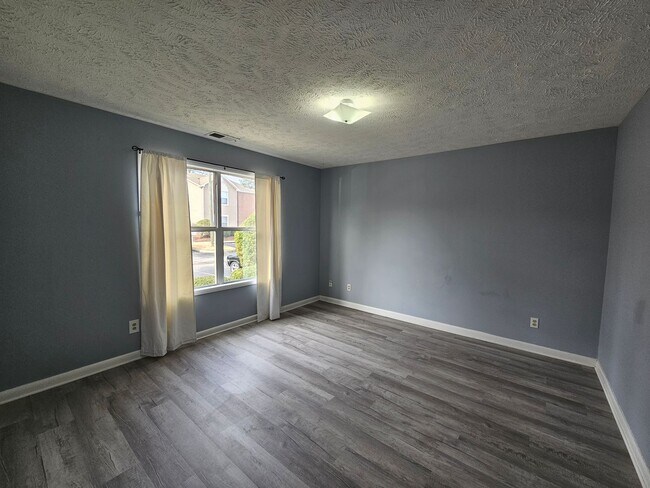 Building Photo - 672 Bartons Landing Pl