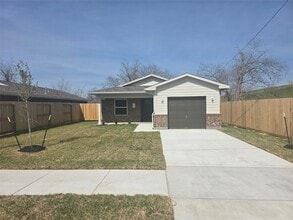 Building Photo - 9831 Pelsey St
