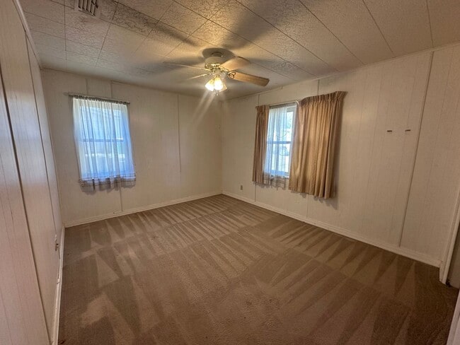 Building Photo - 115 Dawn Dr