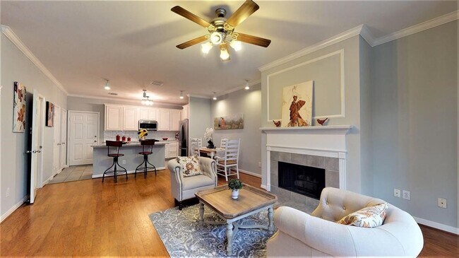 Building Photo - 2104 Gillette St