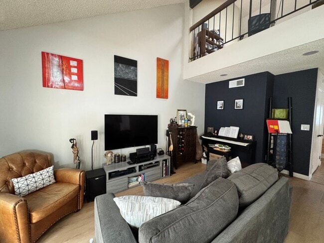 Building Photo - Beautiful 4-Bedroom + Loft Home in Desirab...