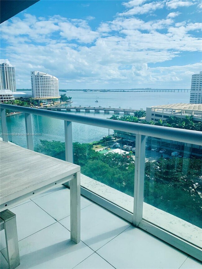 Building Photo - 495 Brickell Ave