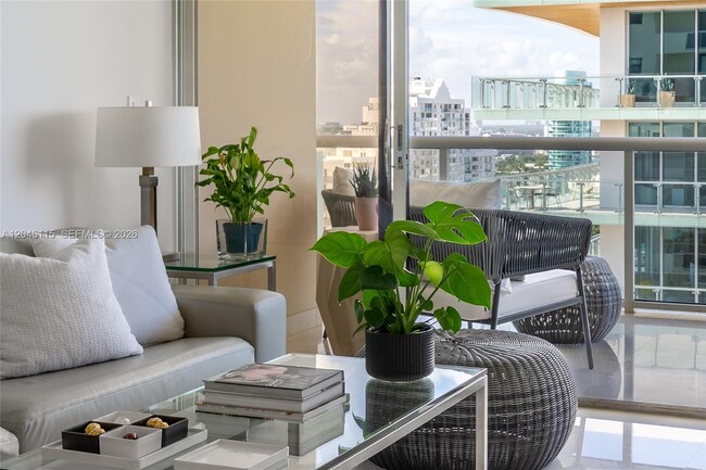 Building Photo - 5757 Collins Ave