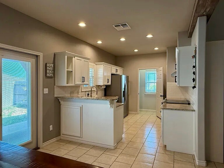 Building Photo - 15637 Palmira Ave