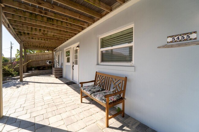 Building Photo - 5455 Pelican Way