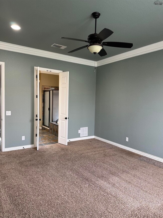 Building Photo - 5011 Lantana Dr