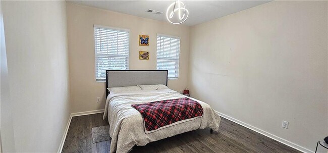 Building Photo - 404 Starbuck Parkway