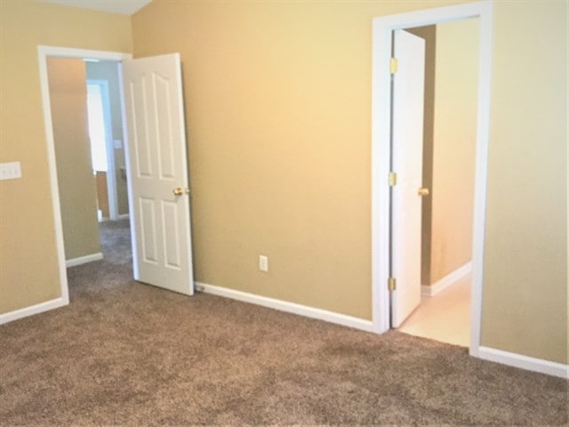 Building Photo - 8100 Chatham Oaks Dr