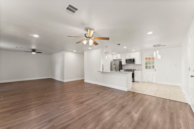 Building Photo - 4135 Hill Oak Dr