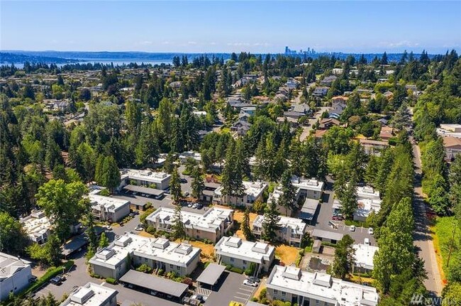 Building Photo - 1605 102nd Pl NE