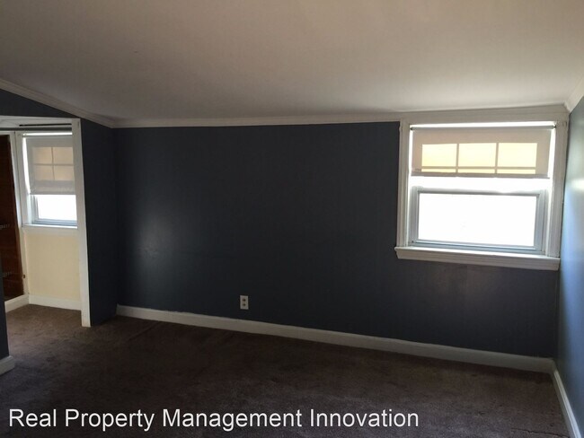 Building Photo - 4 br, 2 bath House - 221 E Hawthorne Avenue