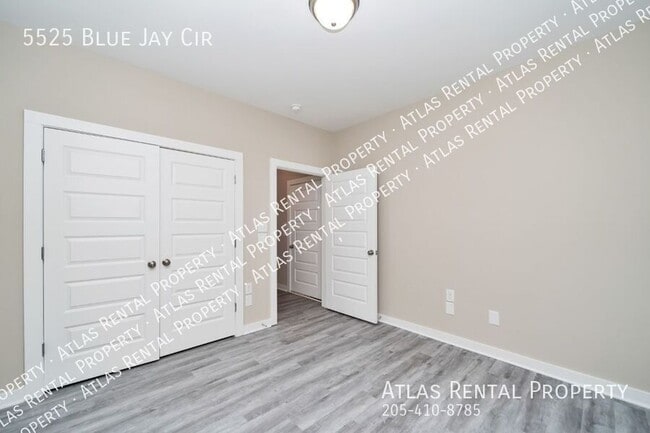 Building Photo - 5525 Blue Jay Cir