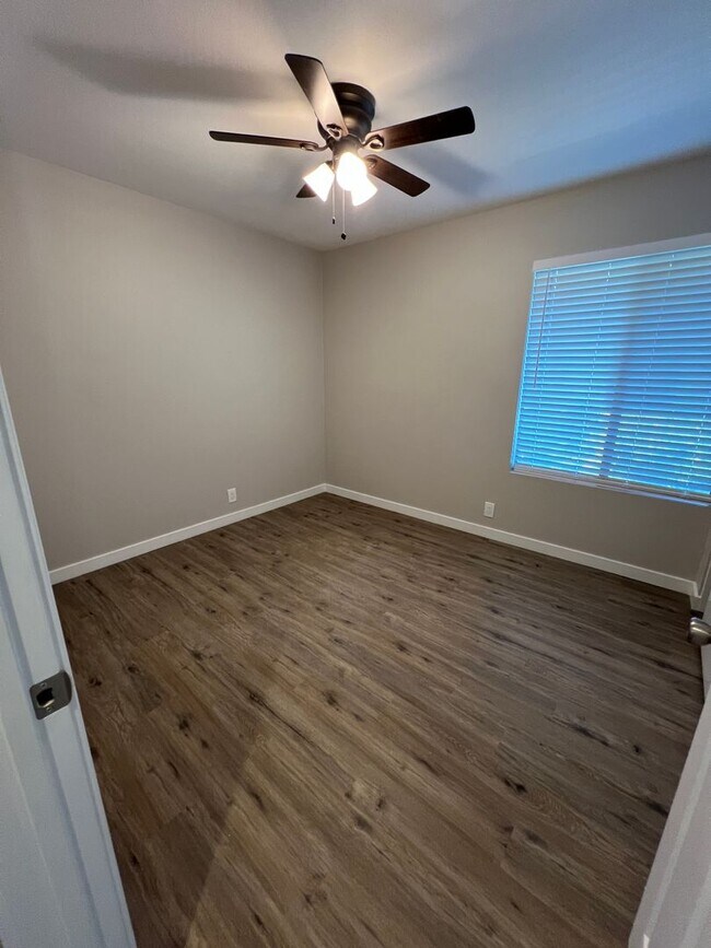 Building Photo - Single Story 3 Bedroom Ventura Condo *Totally updated* with GARAGE!