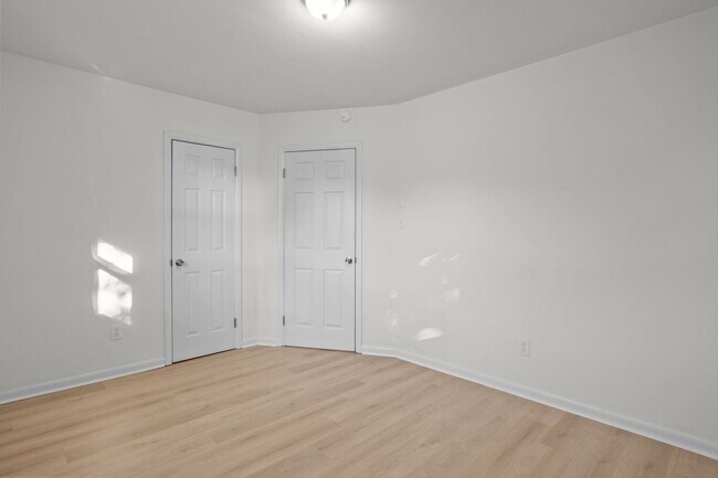 Building Photo - 2000 Flower Ln