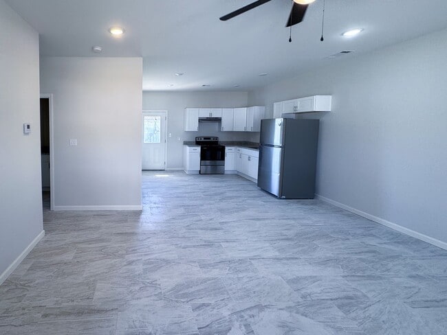 Building Photo - Renovated 3 Bedroom 2 Bath Home for Rent!!