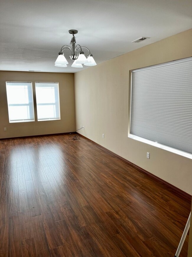 Building Photo - Desirable home in McCormick Ridge.