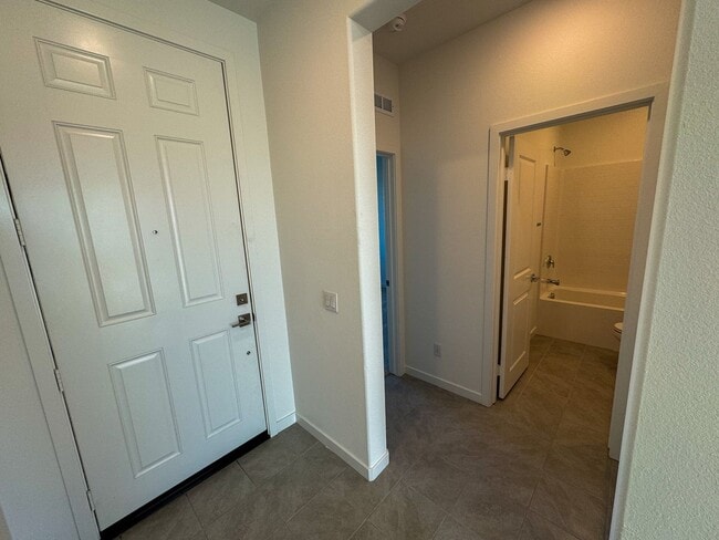 Building Photo - 5 bedroom Murrieta home for LEASE!