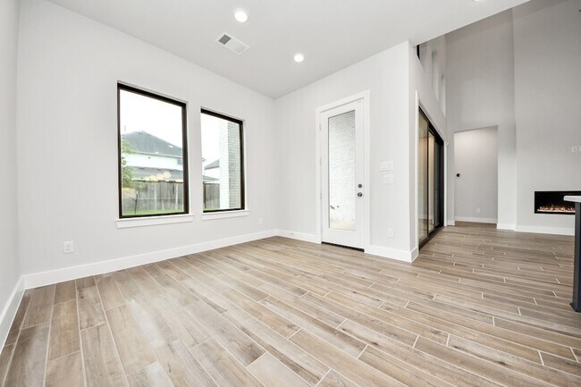 Building Photo - 26907 Southwick Vly Ln