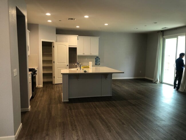 Building Photo - Brand New Beautiful Home in Merced.